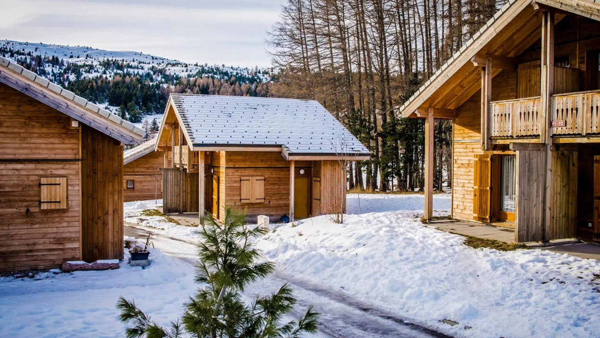 Chalet Mitoyen 3 Pieces 6 Pers. Avec Terrasse - Residence Le Hameau Du Puy, Superdevoluy - Fr-1-504-450 0*,  France